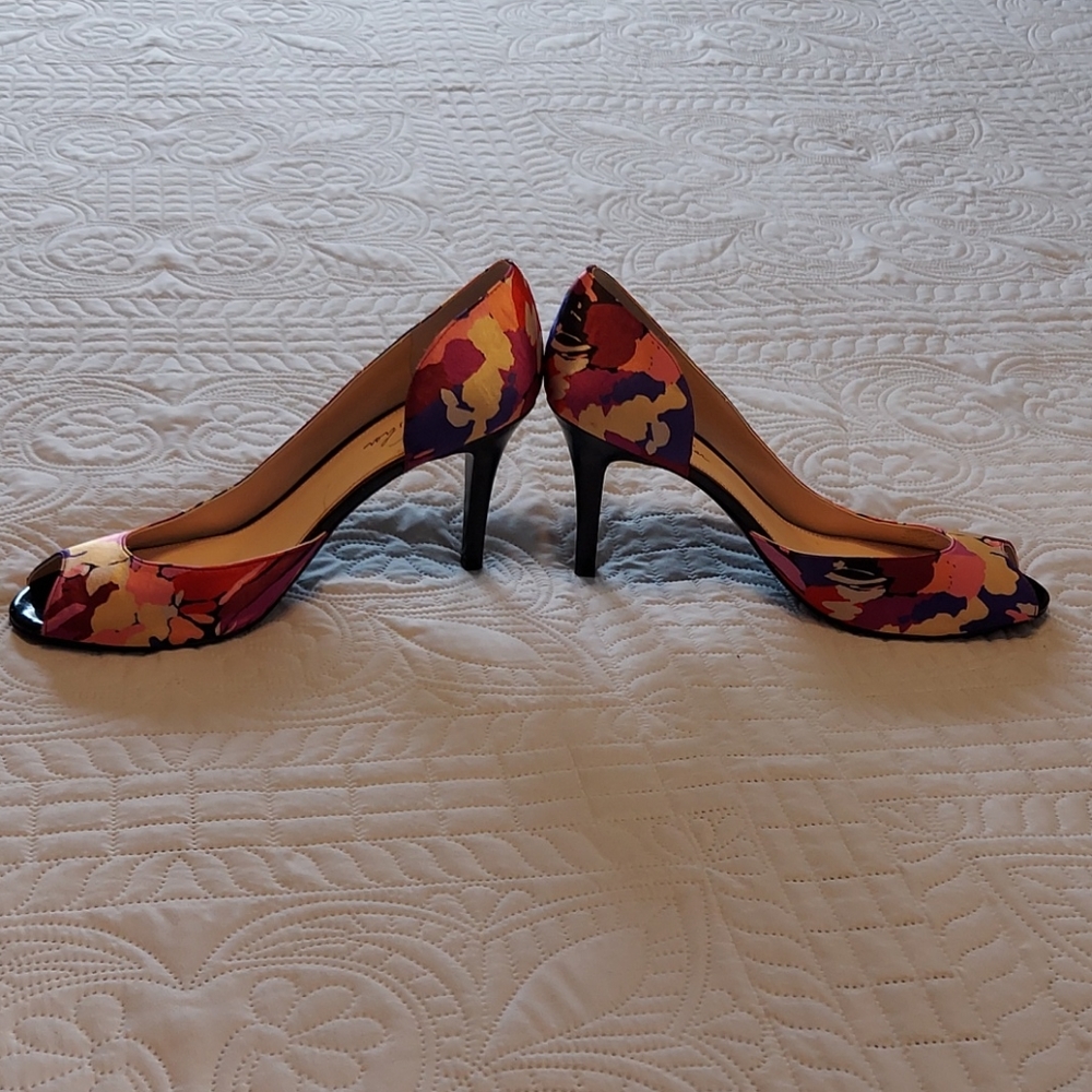Marc Fisher size 11 floral print heels